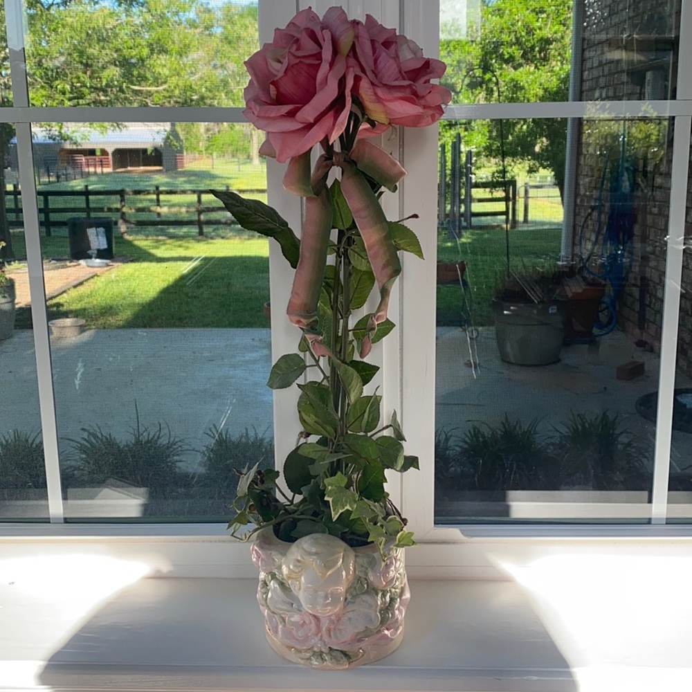 Angel vase with silk Rose display
